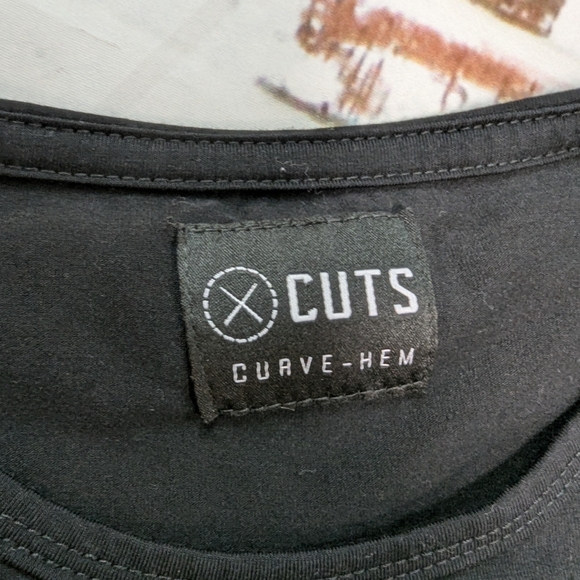 Cuts curve hem Tee - Picture 5 of 6